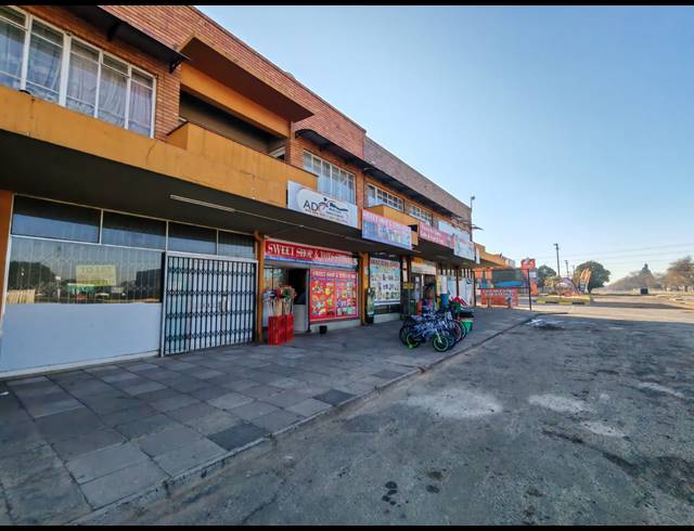 2,368M² BUSINESS CENTRE FOR SALE IN THREE RIVERS